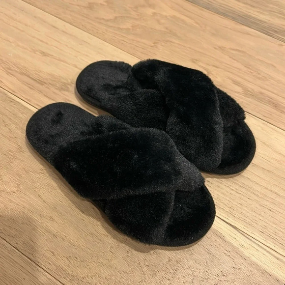 Black Fuzzy Slippers Size 8 - Picture 2 of 4